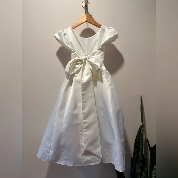 Flower Girl Elegant White Dress for Special Occasions- - Picture 4 of 10